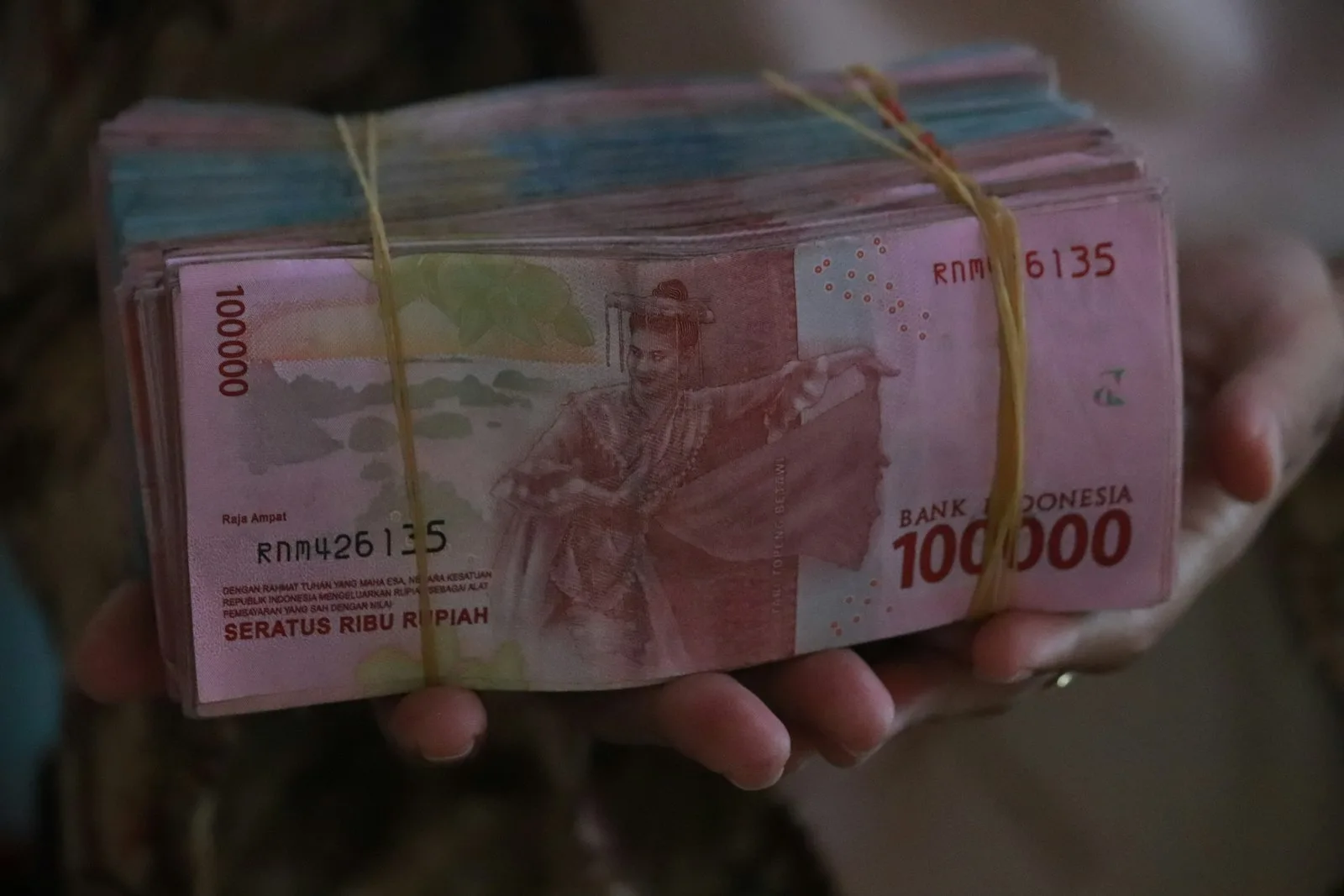Getting Paid in an Indonesian Shop: QRIS, Transfer, or a Payment Gateway
